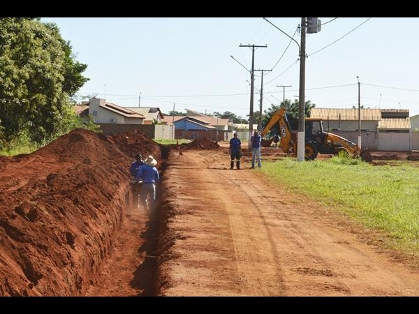 Prefeitura de Chapadão do Céu executa obra de rede de esgoto no bairro